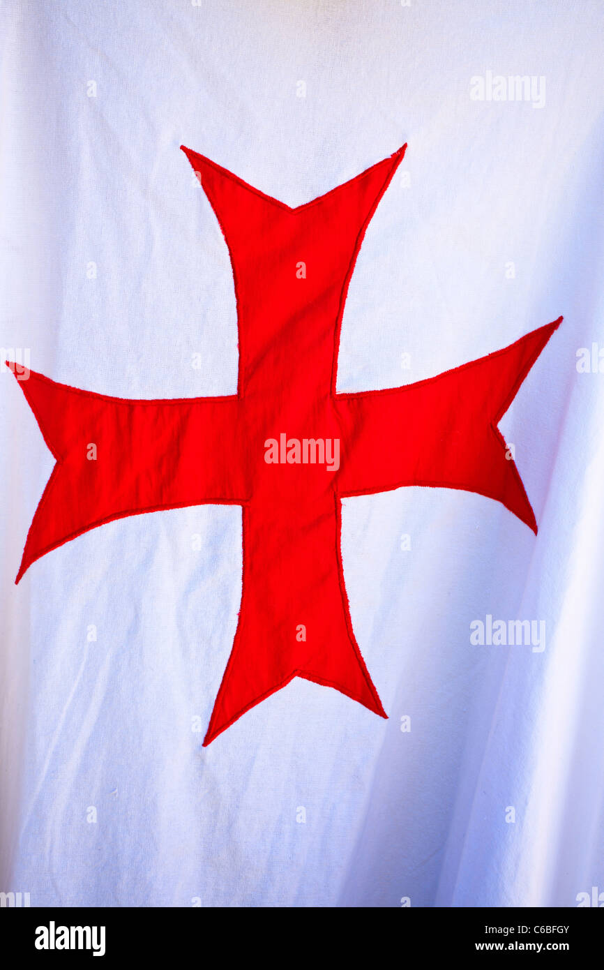 Red Knights Templar cross su uno sfondo bianco, Francia Foto Stock