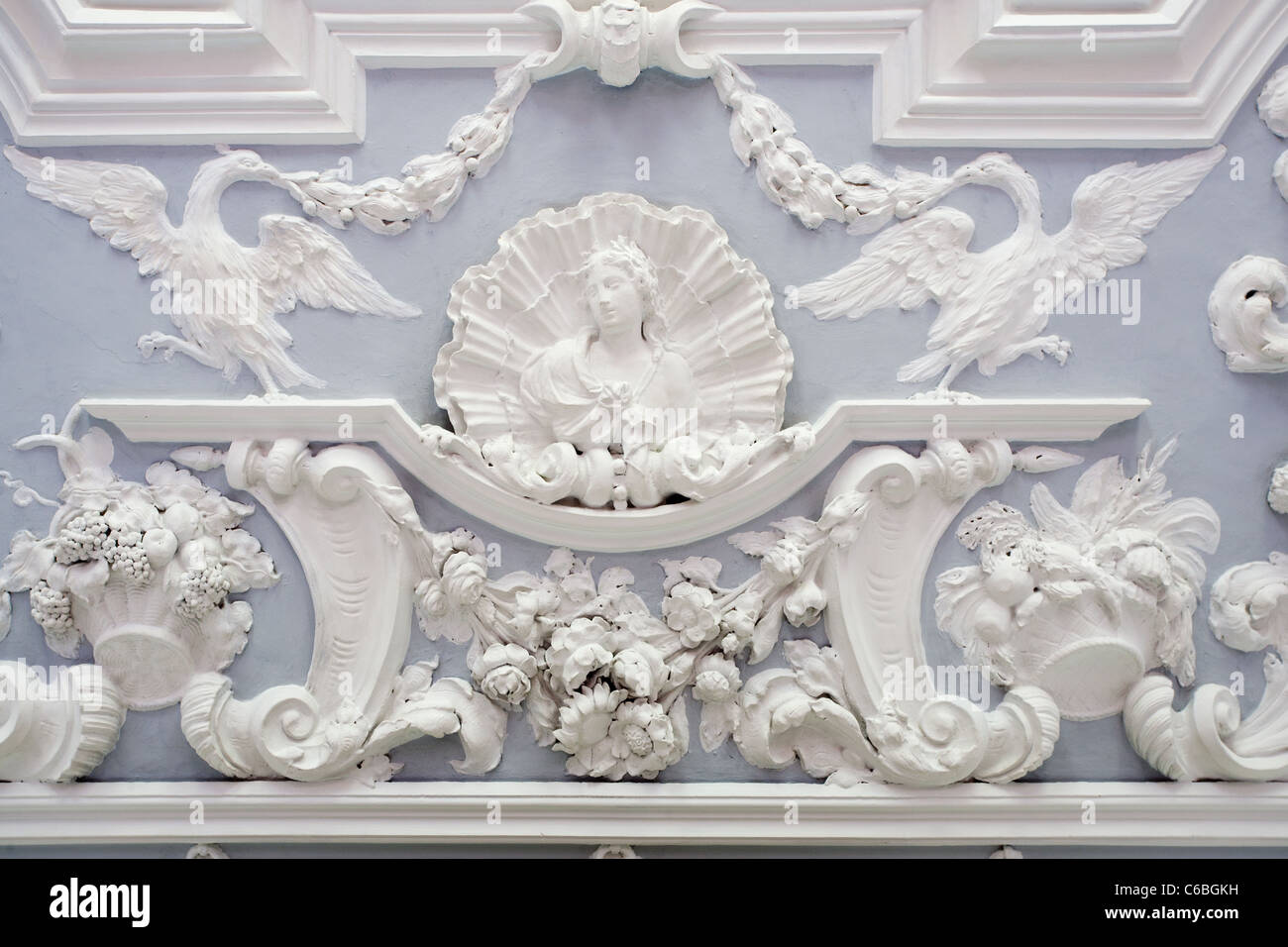 Particolare del soffitto in gesso in Duca di stato matrimoniale, Compton Place, Eastbourne, East Sussex, England, Regno Unito Foto Stock