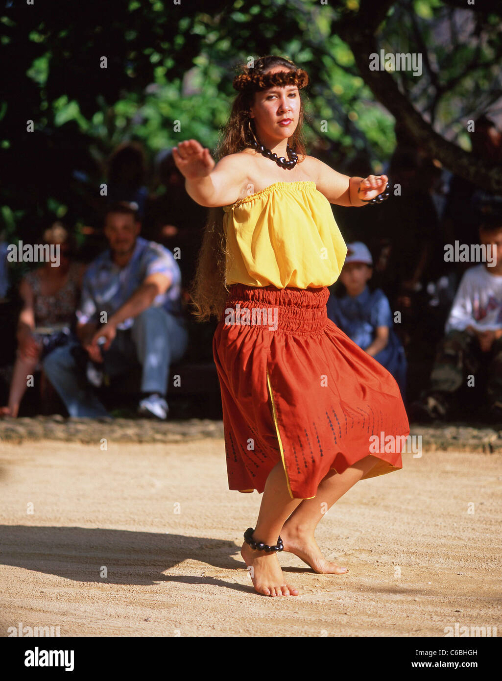 Ballerino di danza polinesiana, il Centro Culturale Polinesiano, Laie, Koolauloa distretto, Oahu, Hawaii, Stati Uniti d'America Foto Stock