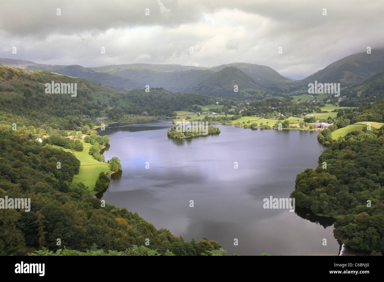 Grasmere lago visto da Loughrigg Fell, Lake District inglese, Cumbria, England, Regno Unito Foto Stock