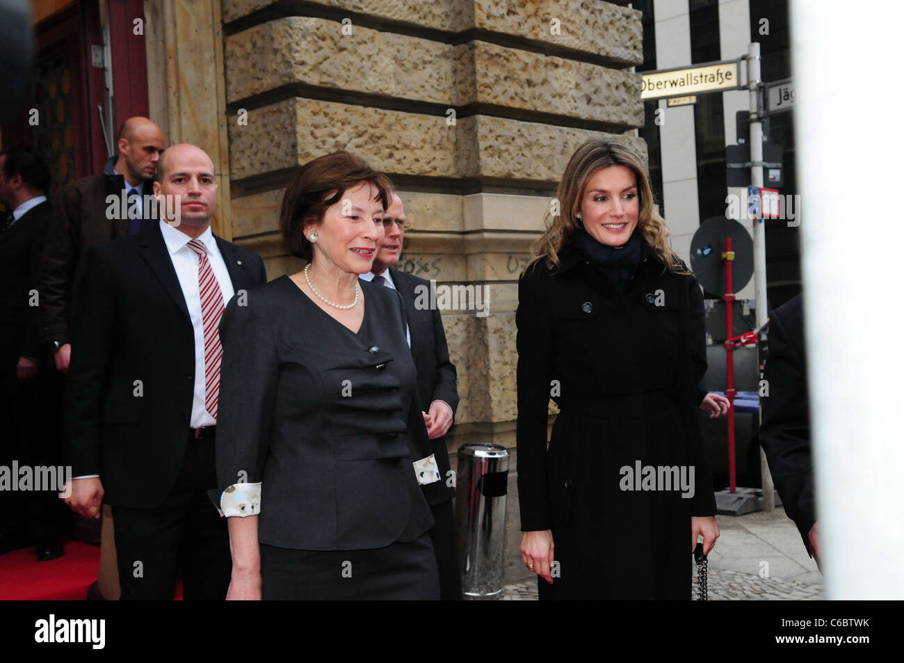 Eva Luise Koehler, principessa Letizia di Spagna lasciando la terza edizione Eva Luise Koehler Award per attività di studio e ricerca di Foto Stock