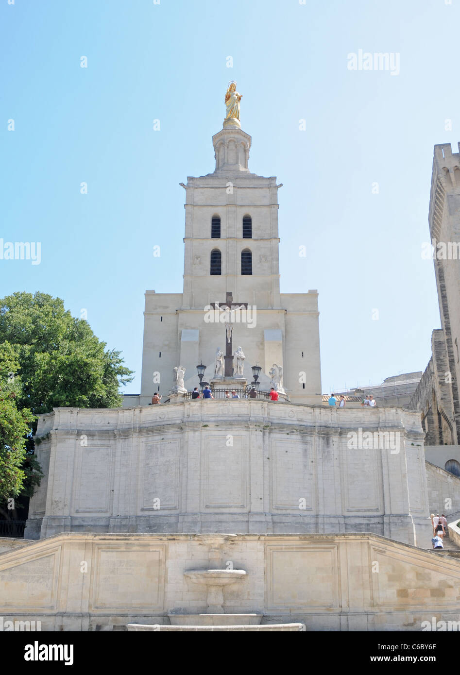 Notre Dame des Doms d'Avignon - Avignon Cattedrale al di sopra del Palais des Papes di Avignone, Francia Foto Stock