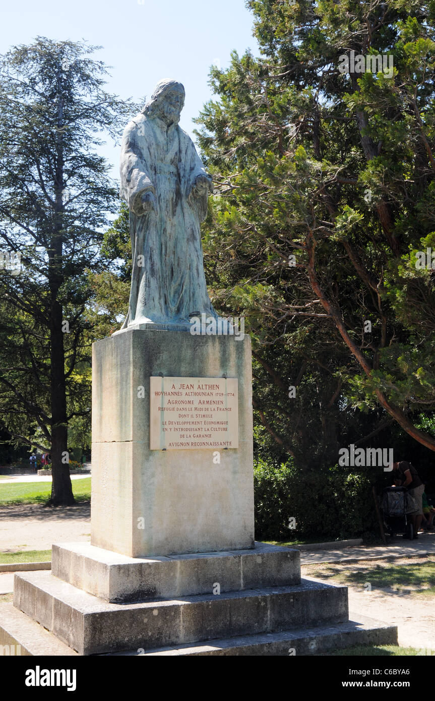Statua di Jean Althen in Rocher des Doms (Dom Rock Park) in Avignon, Francia Foto Stock