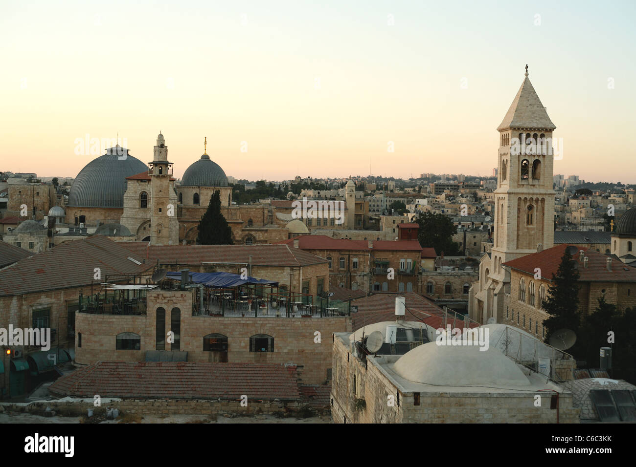 Gerusalemme all'alba. Oltre alla ricerca antica città murata. Foto Stock