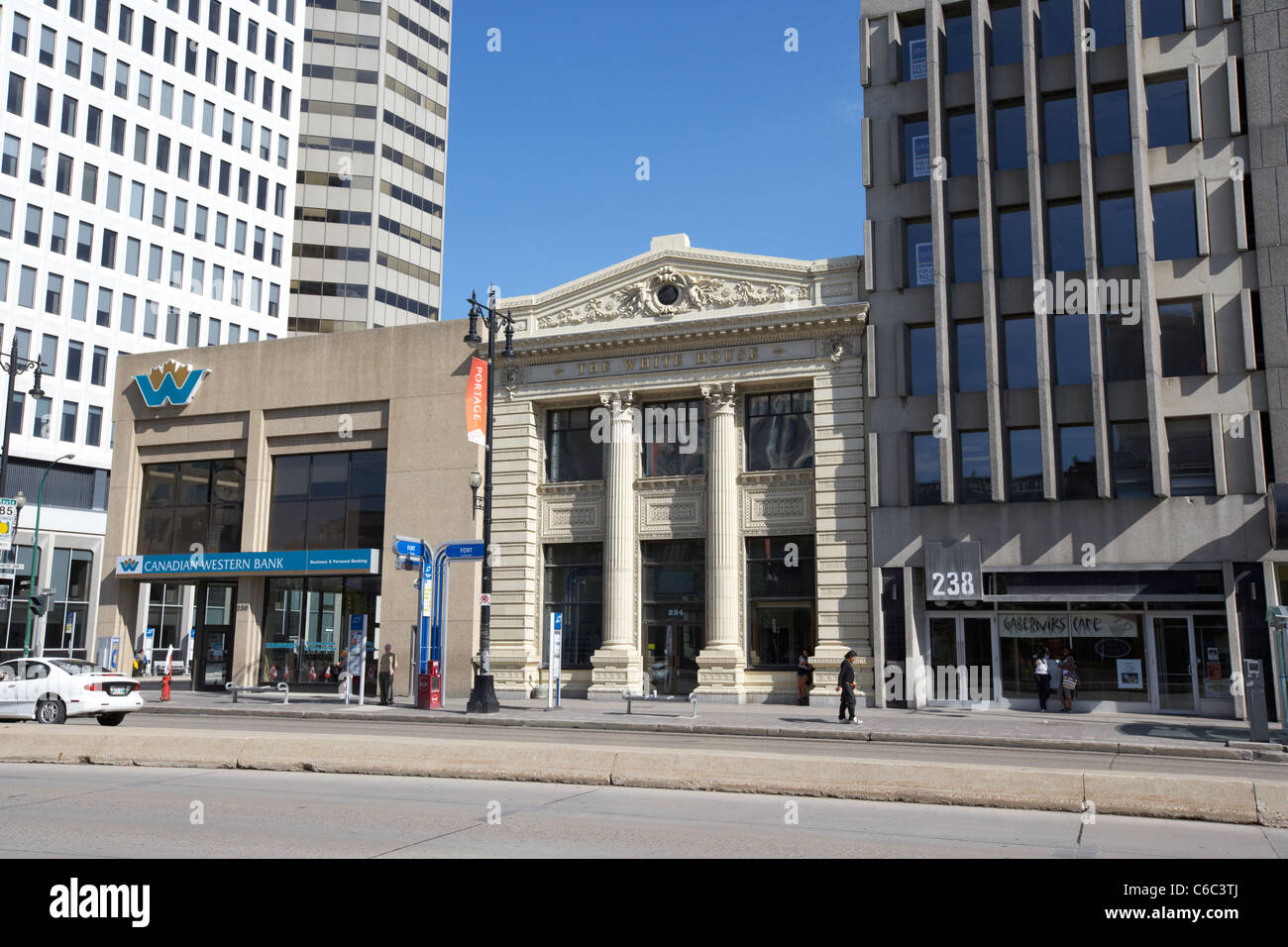 Il white house building su 234 portage avenue downtown Winnipeg Manitoba Canada Foto Stock