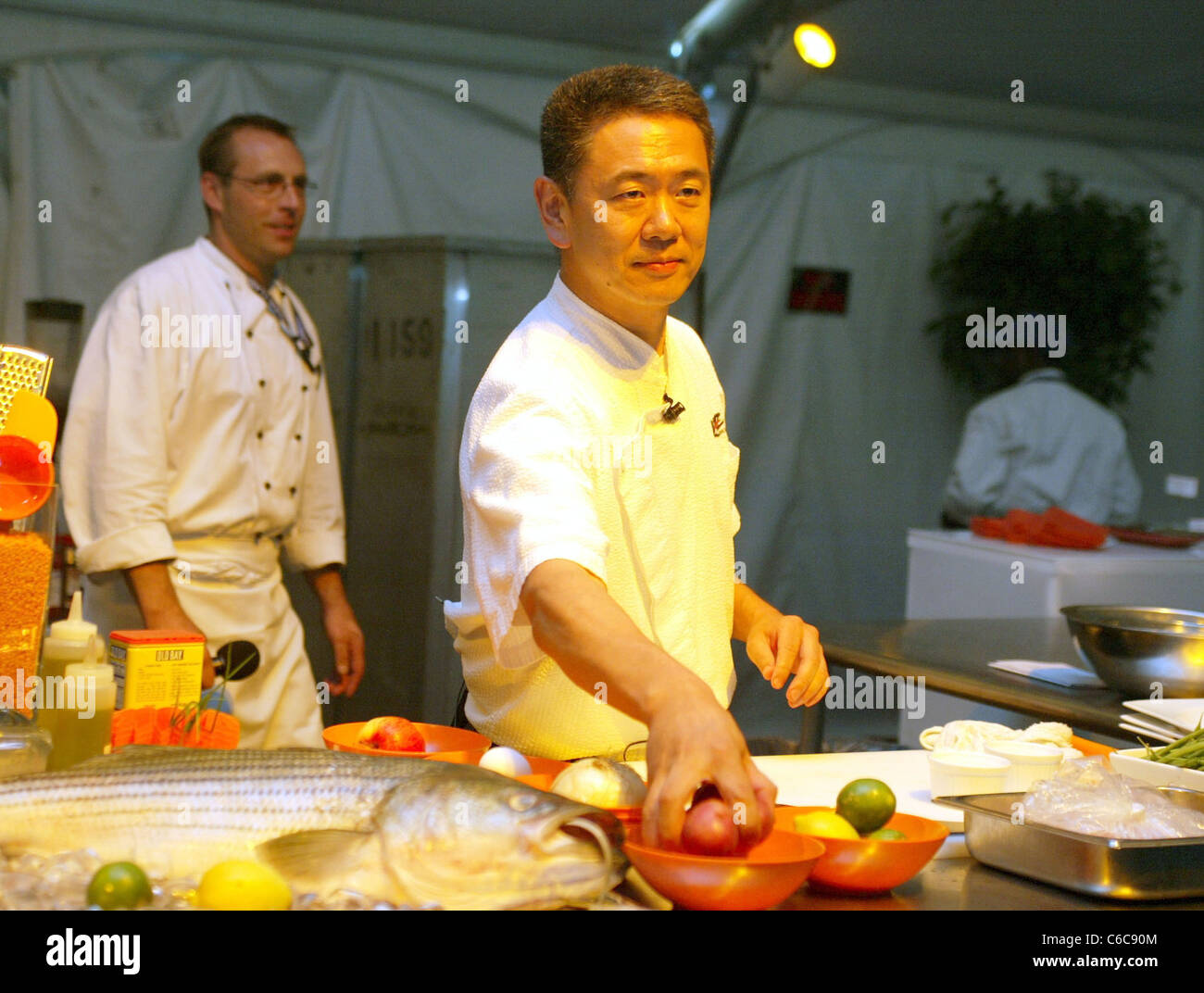 Lo Chef Kaz Okochi re della cucina ospitato da cucina di design ha ospitato un VIP cook off al Legg Mason Tennis Classic. Foto Stock