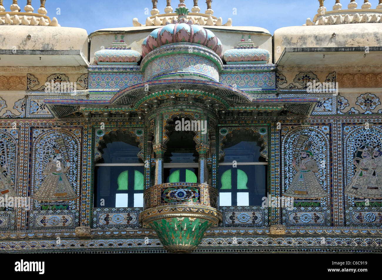 Balcone interno City Palace Udaipur Rajasthan in India Foto Stock