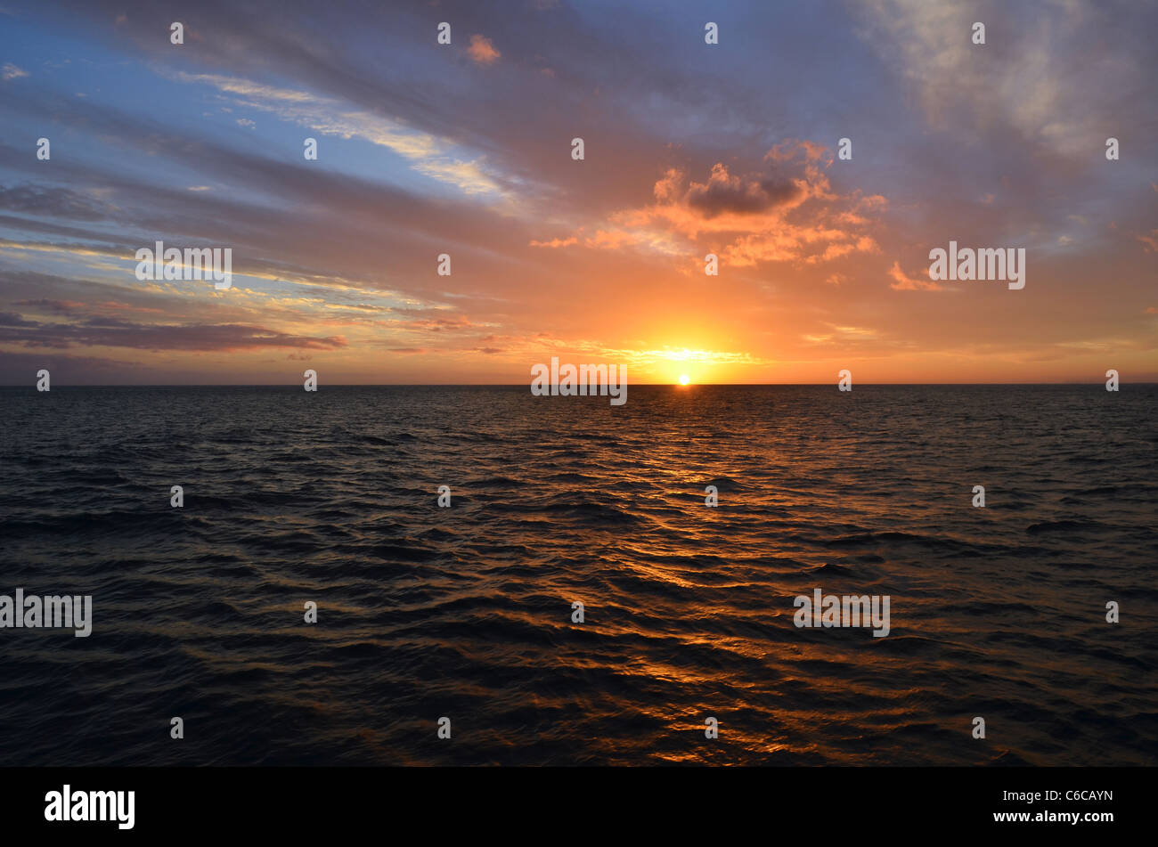 Paesaggio tramonto sull Oceano Pacifico acque Foto Stock