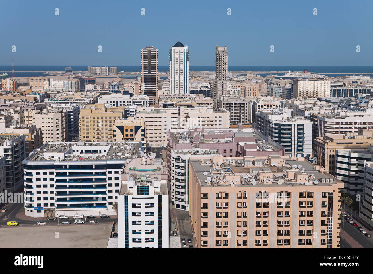 Emirati Arabi Uniti Dubai, vista in elevazione verso la città di Dubai area portuale Foto Stock