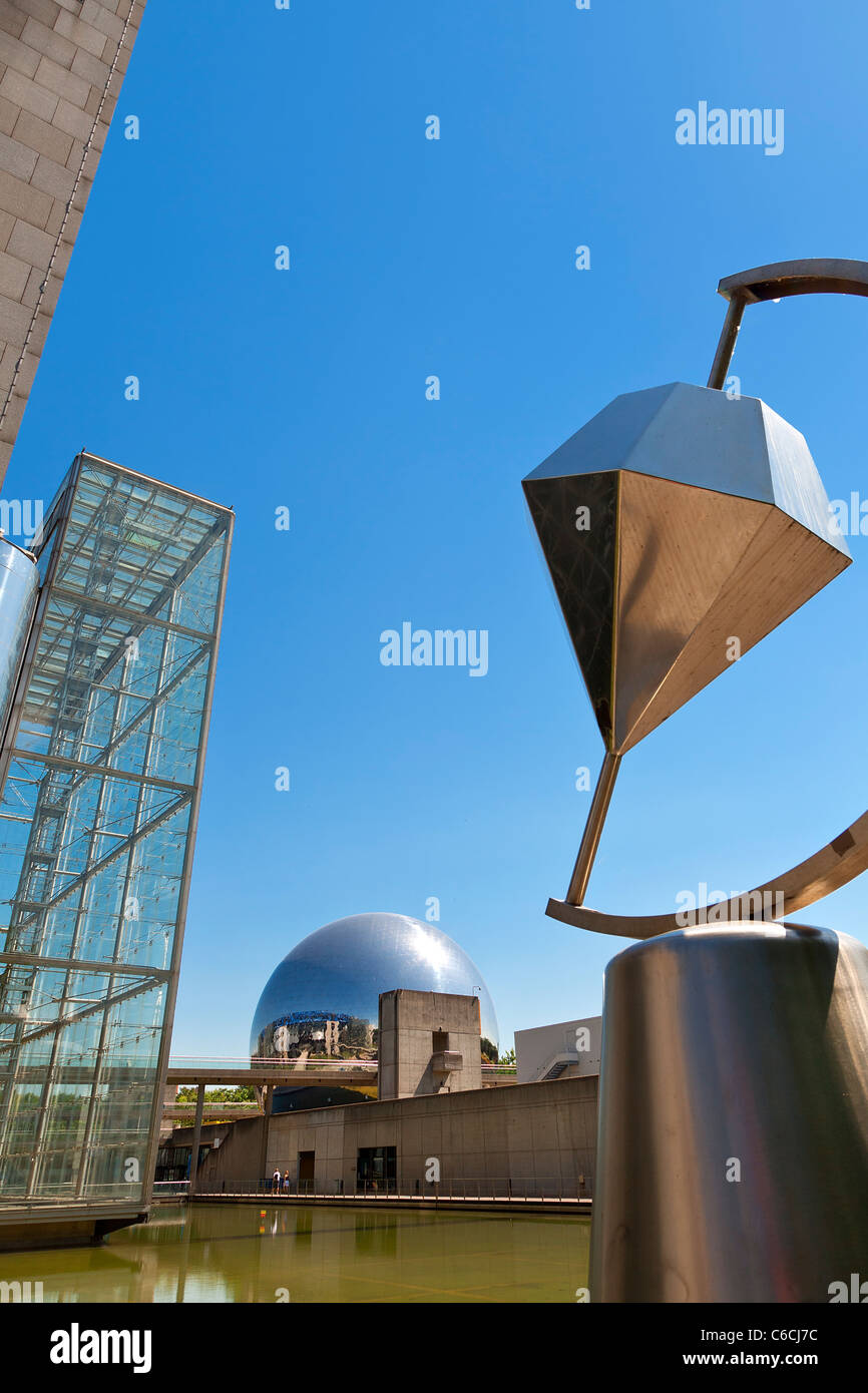 Francia, Parigi, Geode presso la Città delle Scienze e dell'Industria di La Villette Park Foto Stock