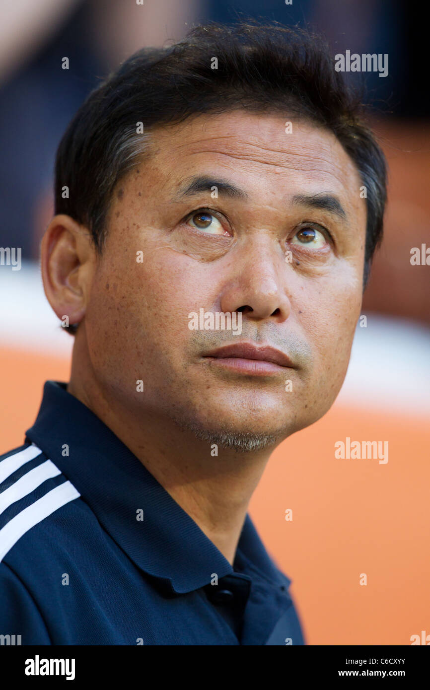 Giappone head coach Norio Sasaki sul banco del team prima dell'inizio di una Coppa del Mondo Donne quarterfinal partita di calcio v. Germania. Foto Stock