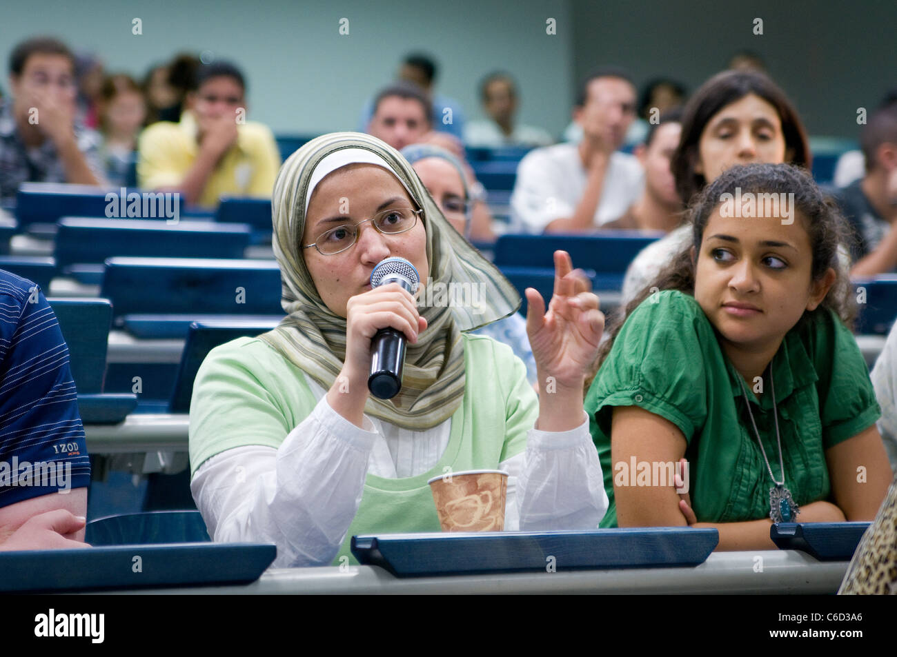 L'EGITTO, AL CAIRO: gli studenti al privato e elite università tedesca al Cairo, GUC, che fu fondata dal dottor Ashraf Mansour. Foto Stock