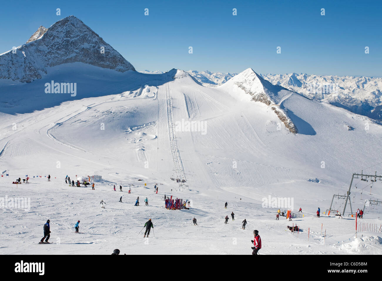 Skifahrer am Hintertuxer Gletscher, sciatore presso il ghiacciaio Hintertuxer Foto Stock