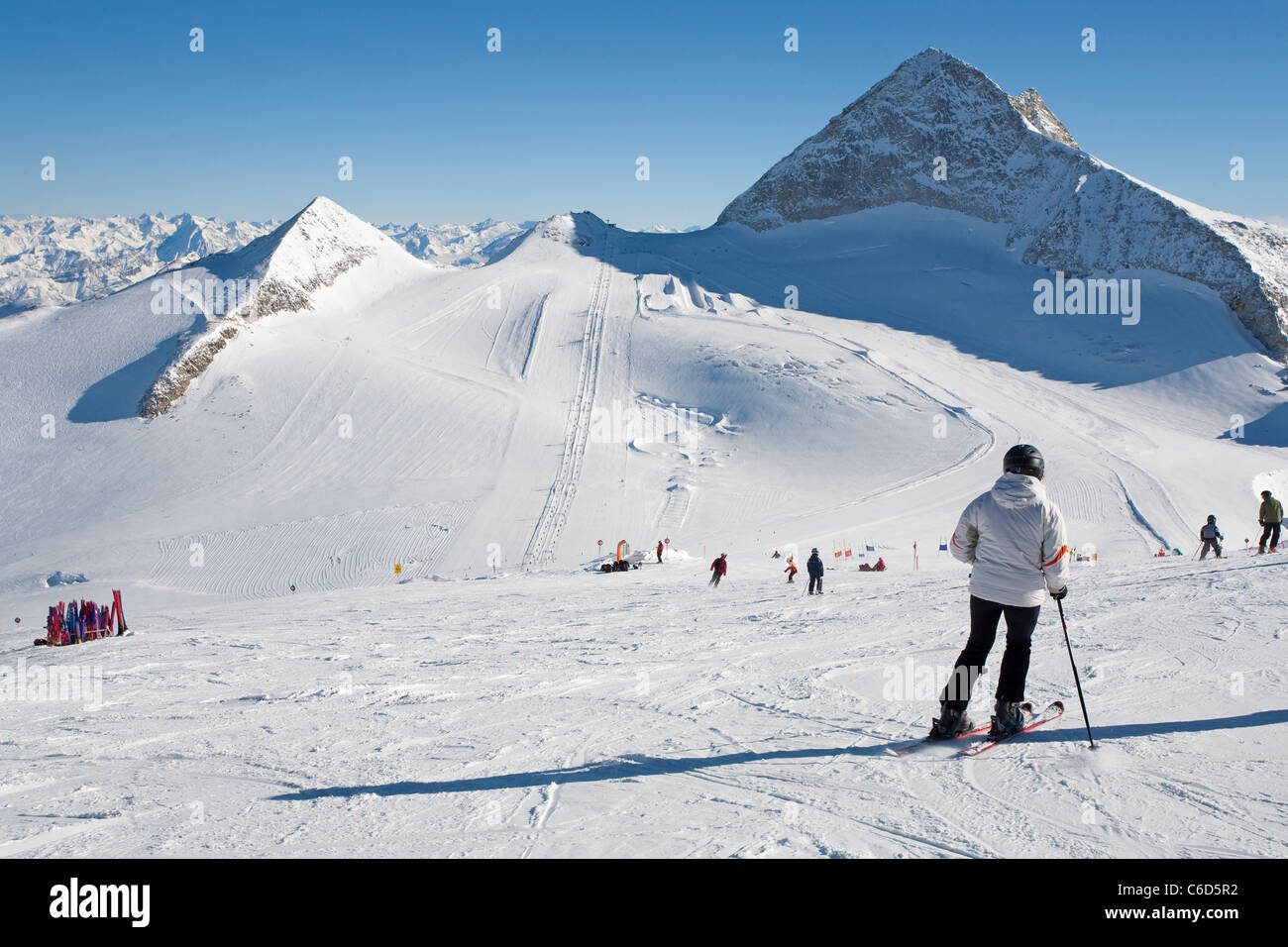 Skifahrer am Hintertuxer Gletscher, sciatore presso il ghiacciaio Hintertuxer Foto Stock