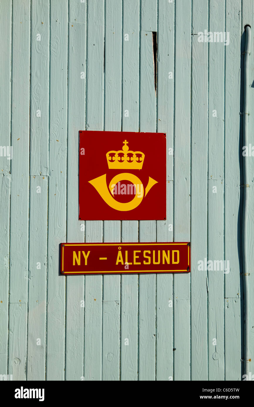 Il mondo è la più settentrionale post office, alla ricerca scientifica di base in Ny Alesund, Svalbard, che è territorio norvegese. Foto Stock