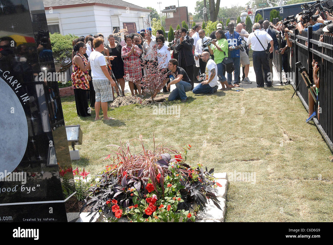 Atmosfera Gary ospita Memorial e la presentazione ufficiale del Michael Jackson monumento Gary, Indiana - 25.06.10 * Katherine Foto Stock