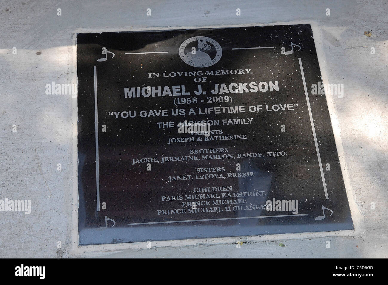 Atmosfera Gary ospita Memorial e la presentazione ufficiale del Michael Jackson monumento Gary, Indiana - 25.06.10 * Katherine Foto Stock