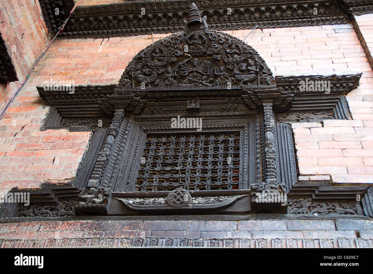 Riccamente scolpiti sulla finestra Durbar Square, Kathmandu, Regione centrale, Nepal Foto Stock