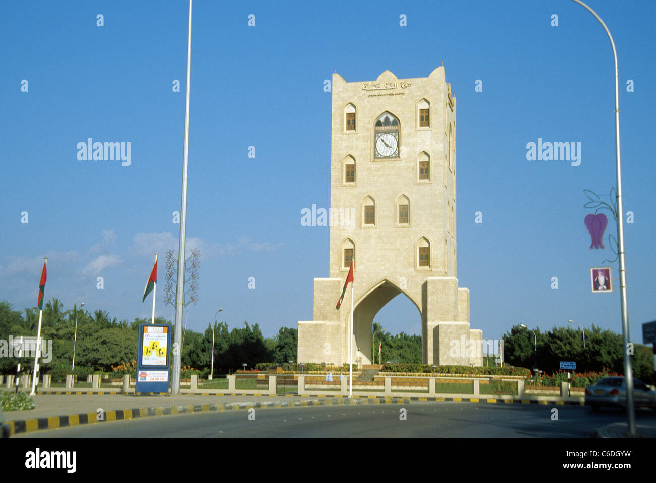 Torre dell'orologio, punto di riferimento della città di Salalah, Oman, Sultanato di Oman, Arabia Foto Stock