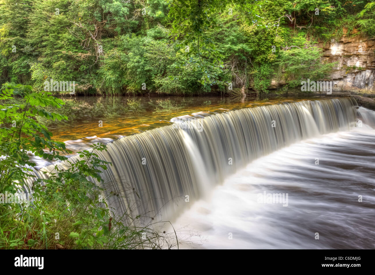 Cramond Weir sul fiume mandorla nei pressi di Edimburgo, Scozia Foto Stock