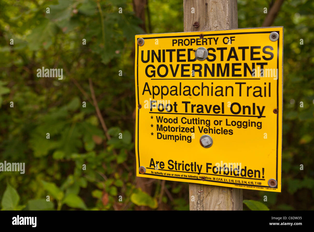 APPALACHIAN TRAIL, Virginia, Stati Uniti d'America - Segno sul sentiero di McAfee manopola sulla montagna Catawba, vicino alla città di Roanoke. Foto Stock