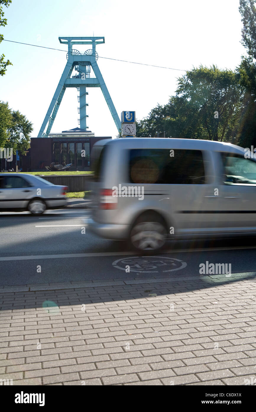 Il traffico nella zona a protezione ambientale di Ruhrgebiet, Bochum, Germania Foto Stock