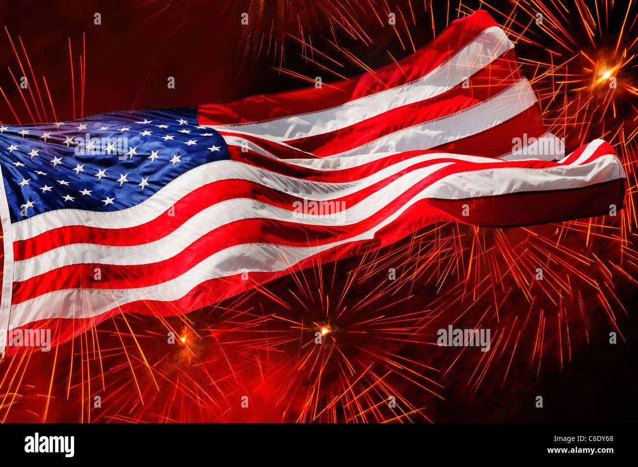 Stati Uniti d'America, New York New York City, quarto di luglio Fireworks con bandiera americana Foto Stock