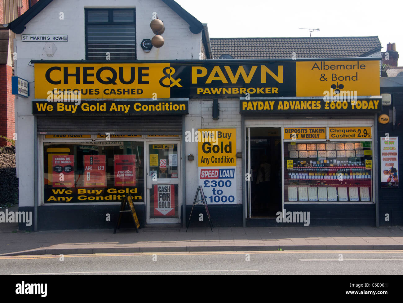 Pedina negozio Pawnbroker Albemarle & Bond Albany Road Roath Cardiff Wales UK Foto Stock