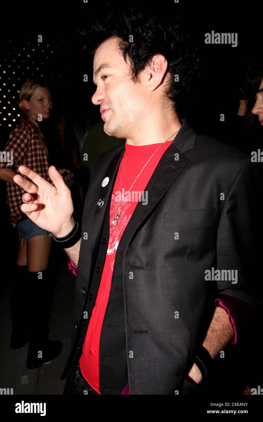 Deryck Whibley lasciando Trousdale nightclub di West Hollywood e Los Angeles, California - 07.05.10 KOKOPIX Foto Stock