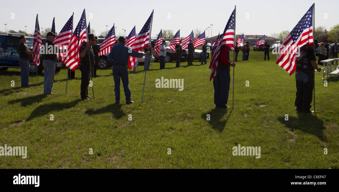 Applicazione della legge cerimonia commemorativa, Grand Island, Nebraska 2011. Membro pattuglia, color guard, onorando i caduti. Foto Stock