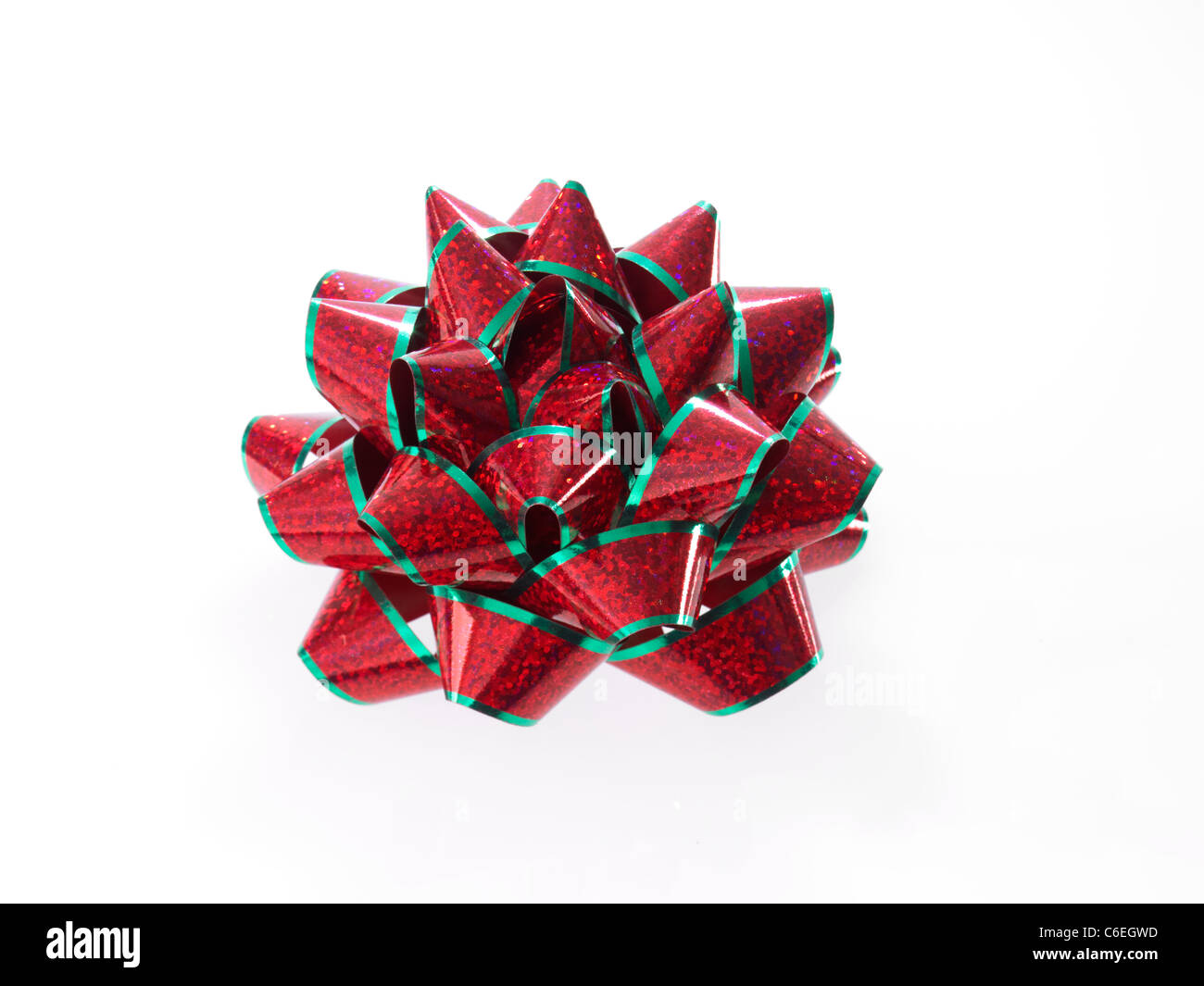 Studio shot di colore rosso e verde nastro su sfondo bianco Foto Stock