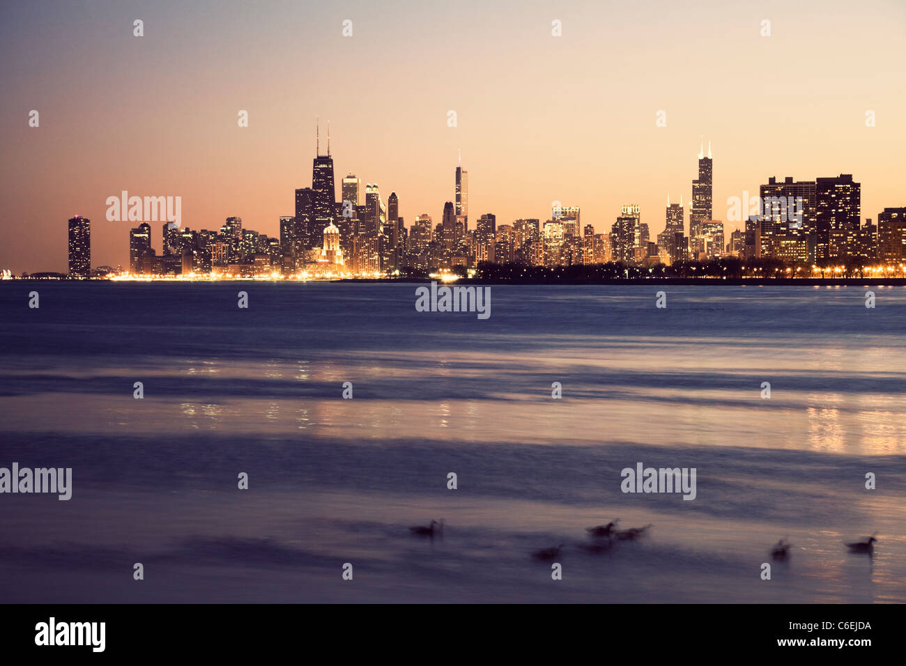 Stati Uniti d'America, Illinois, Chicago, skyline al tramonto Foto Stock