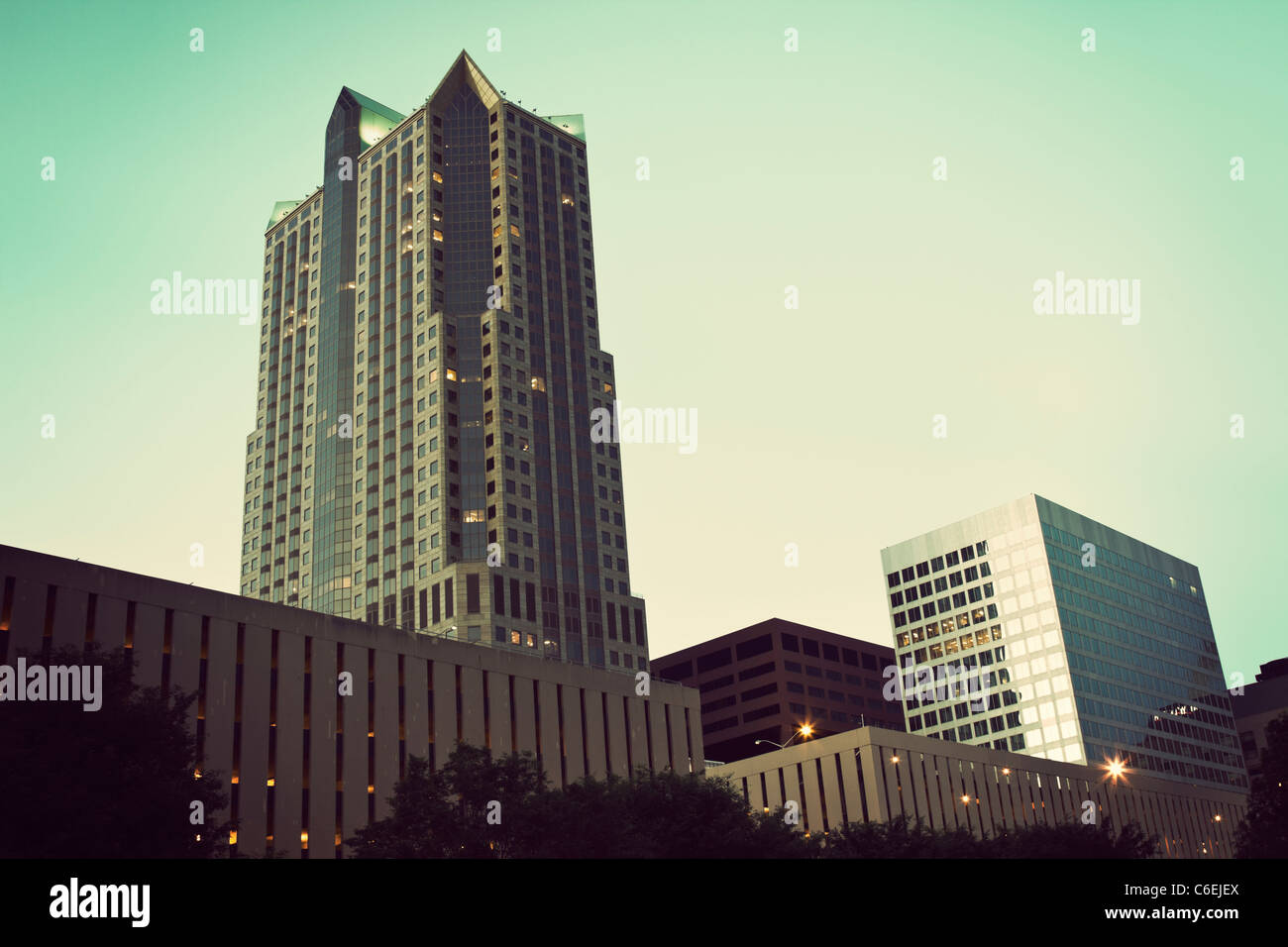 Stati Uniti d'America, Missouri, St. Louis, edifici al crepuscolo Foto Stock