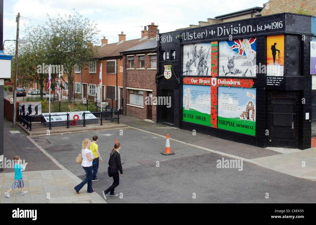 Murale di Belfast mostra 36th Ulster Division memorial Foto Stock