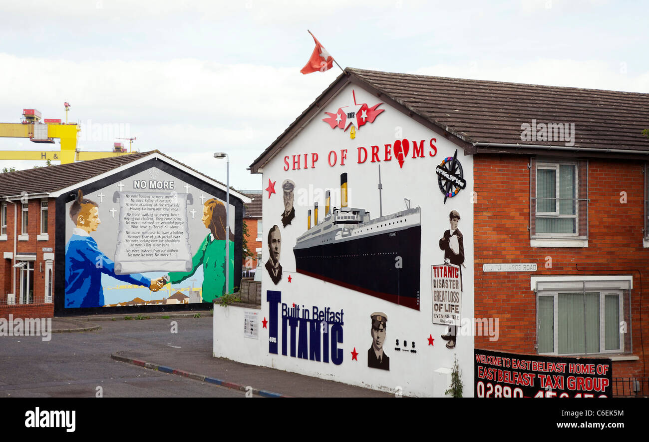 Titanic murale e non più murale Newtownards Road, Belfast, Irlanda del Nord Foto Stock