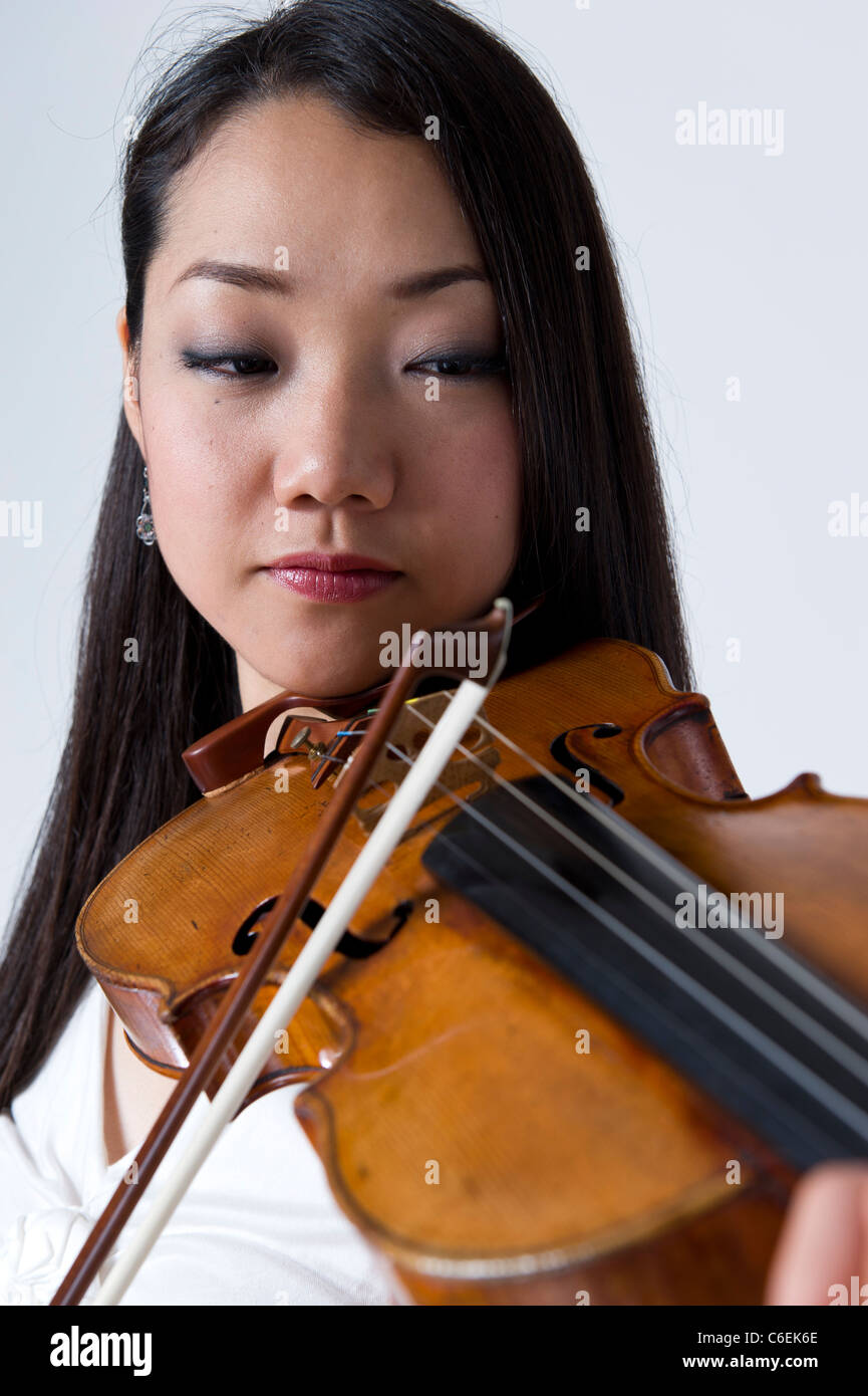 Femmina giapponese, donna violinista, violin player Foto Stock