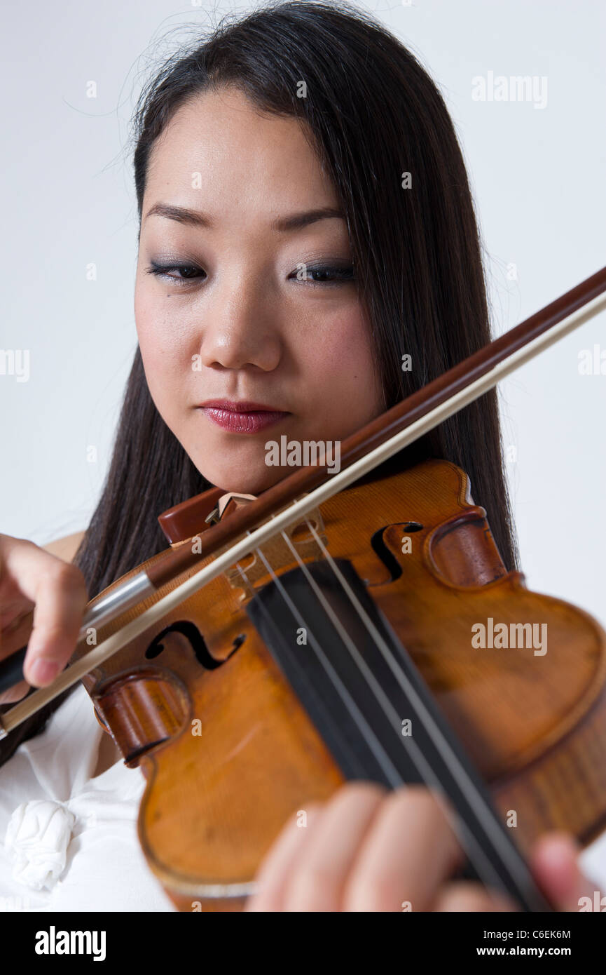 Femmina giapponese, donna violinista, violin player Foto Stock