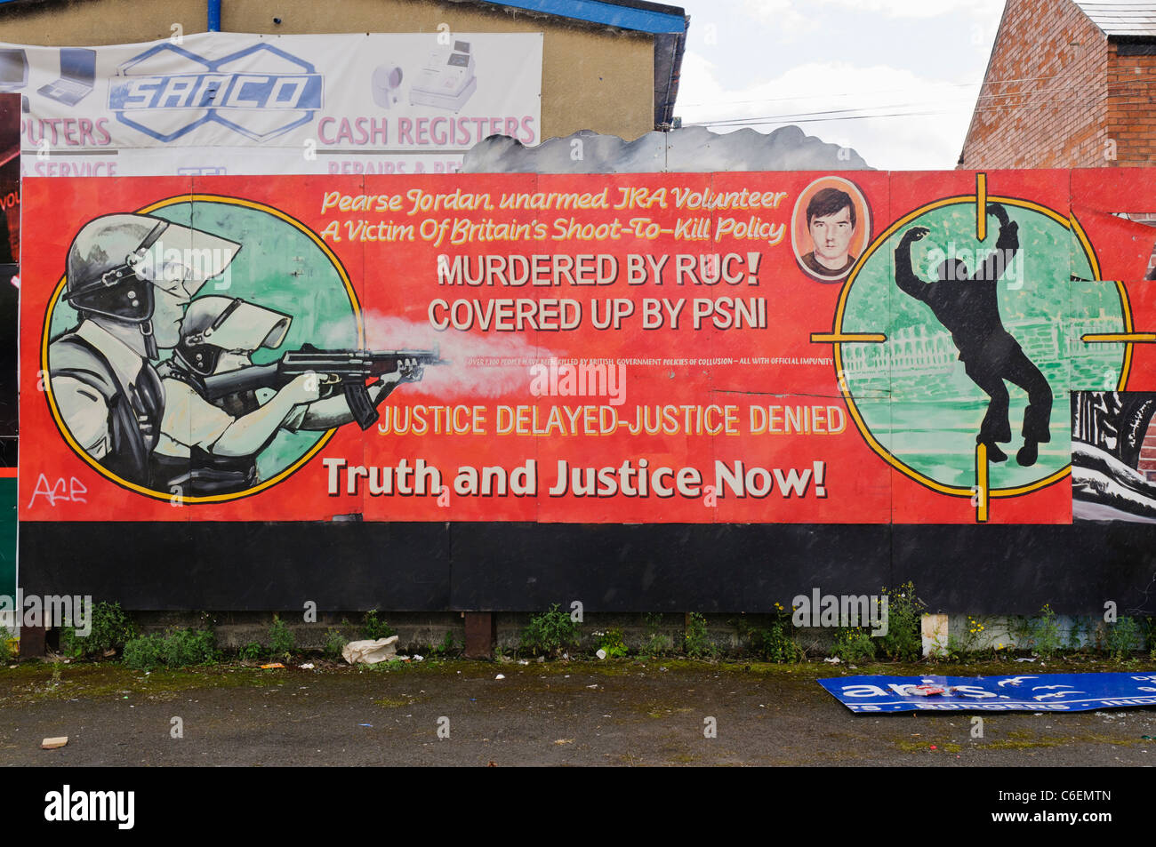 Il murale raffigurante il tiro di Pearse Giordania dal RUC Foto Stock
