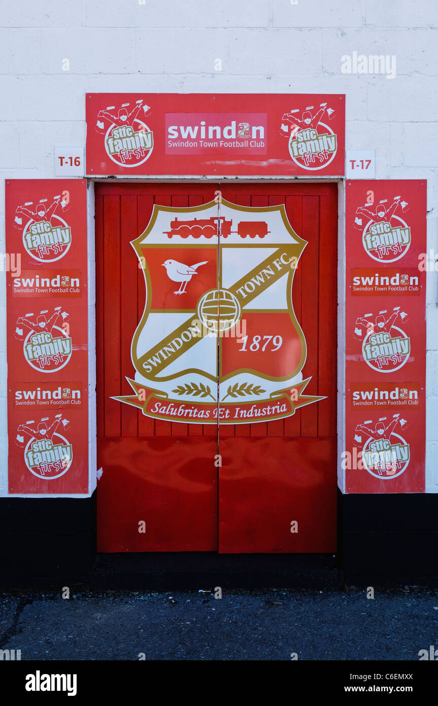 La famiglia porta di ingresso alla città di Swindon Club Football Stadium Foto Stock