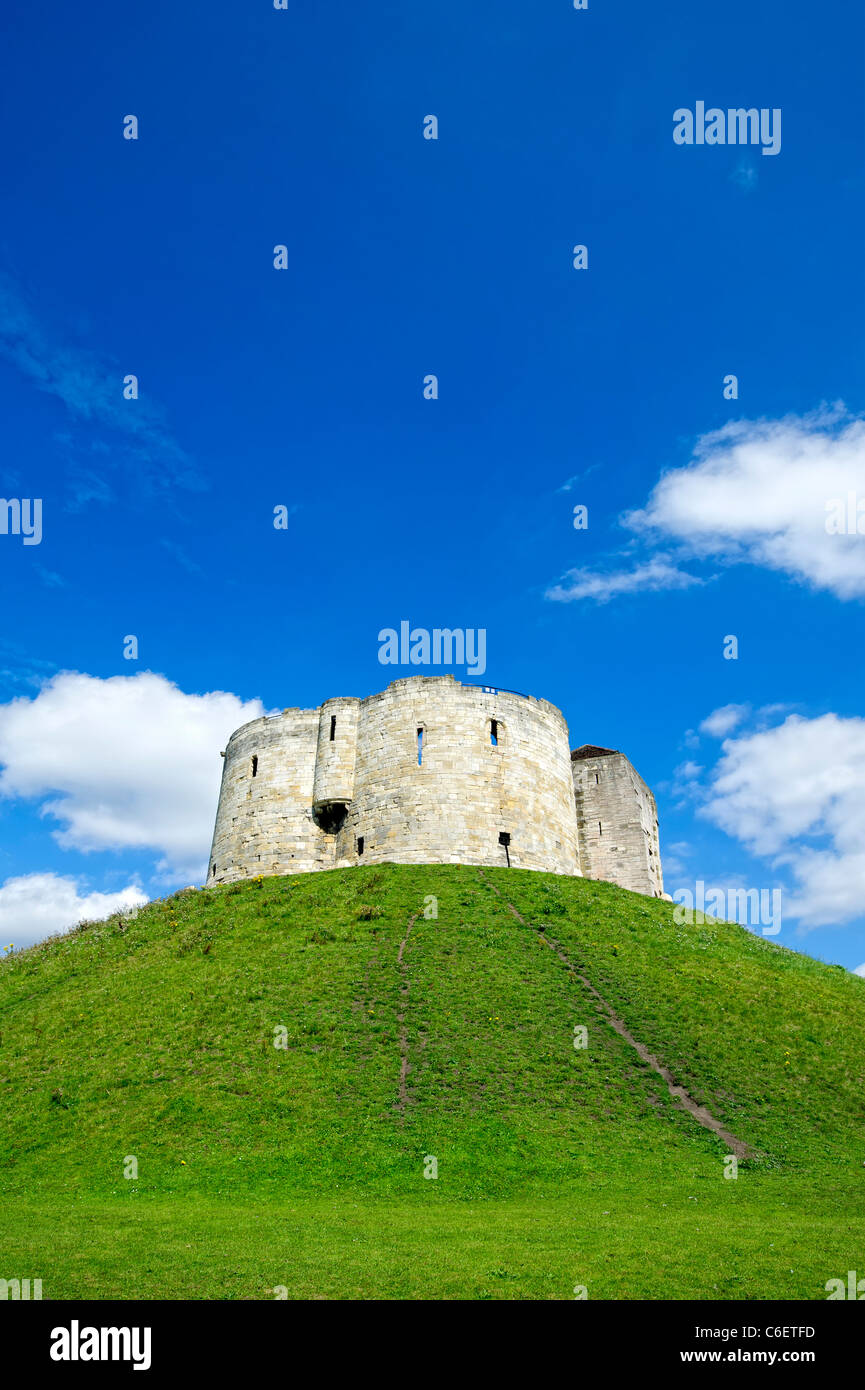 La Torre di Clifford, parte superstite del Castello di York Foto Stock