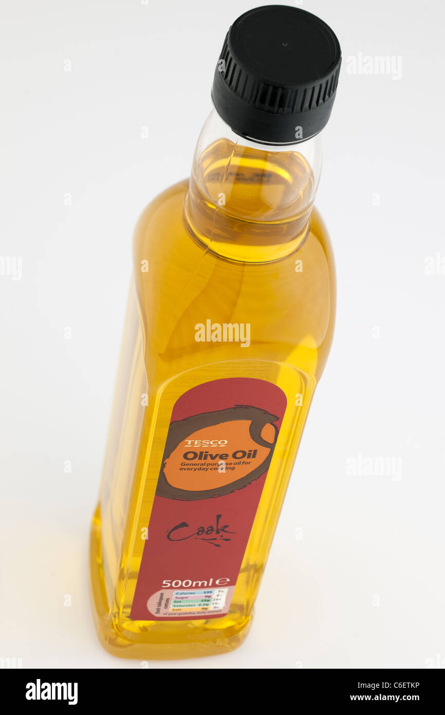500ml bottiglia di Tesco per impieghi generali di olio di oliva per le attività quotidiane di cottura. Foto Stock