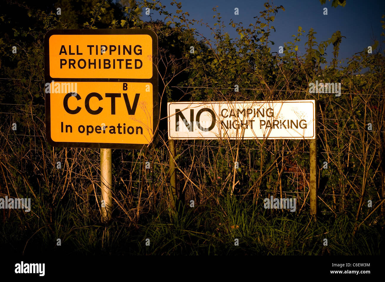 Strada cartelli di avvertimento telecamere, camping, clip-art collection, colorata, Inghilterra, illustrazione, luci, Foto Stock