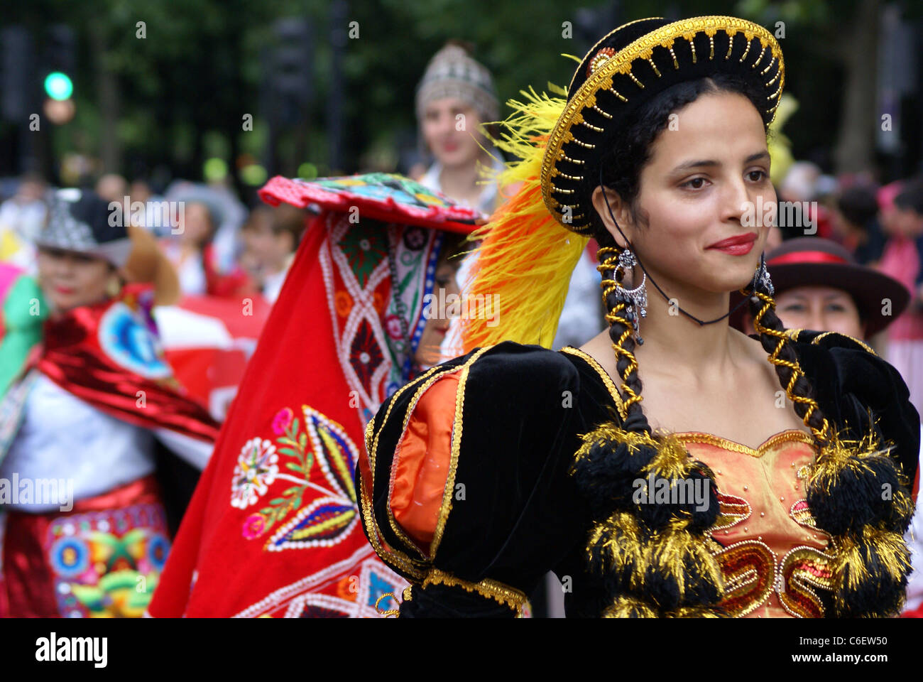 Gli interpreti di Carnevale del Pueblo, in Europa la più grande celebrazione della cultura latino-americana. Foto Stock