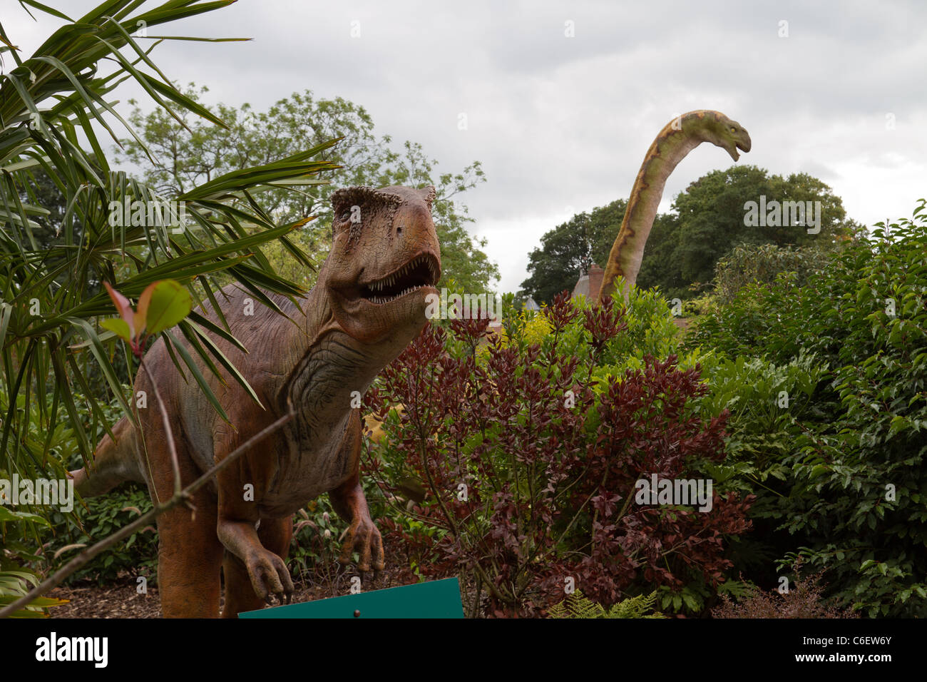 2 dinosauri preso per lo zoo di Chester. Foto Stock