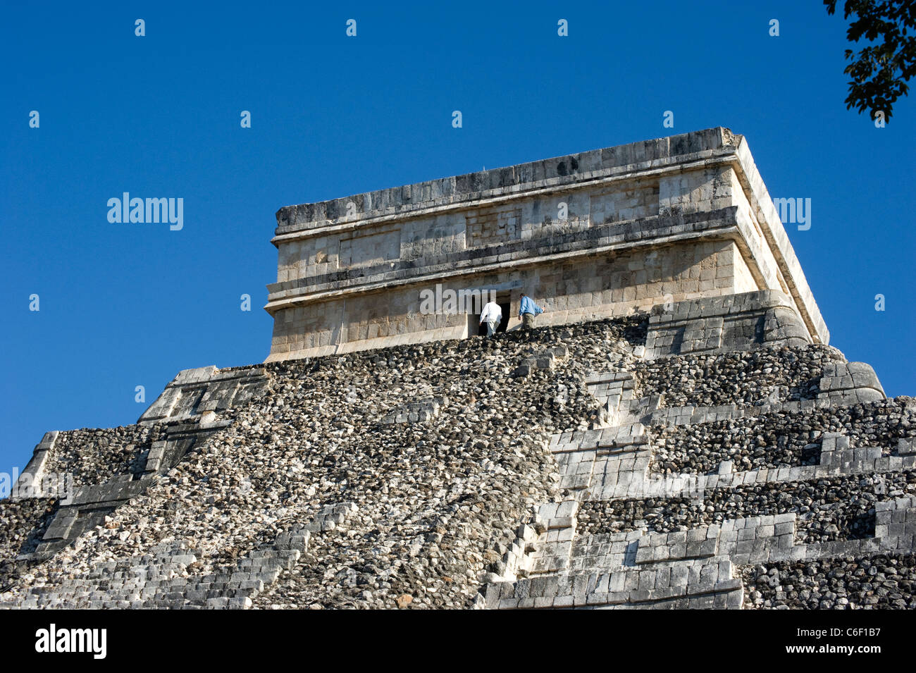 Presidente Felipe Calderon del Messico tours Chichen Itza con Peter Greenberg Foto Stock