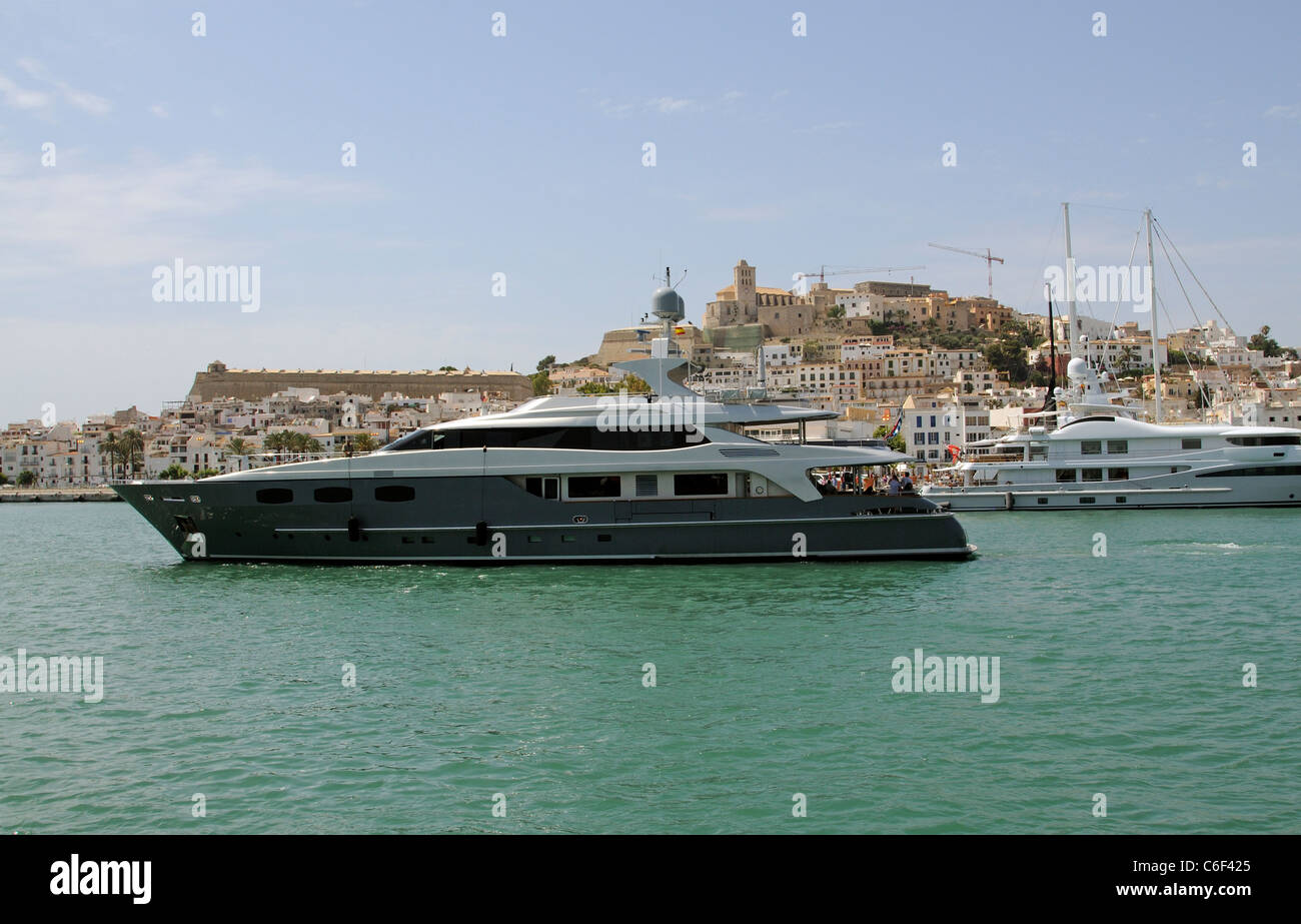 Super Yacht Porto di Ibiza Foto stock - Alamy