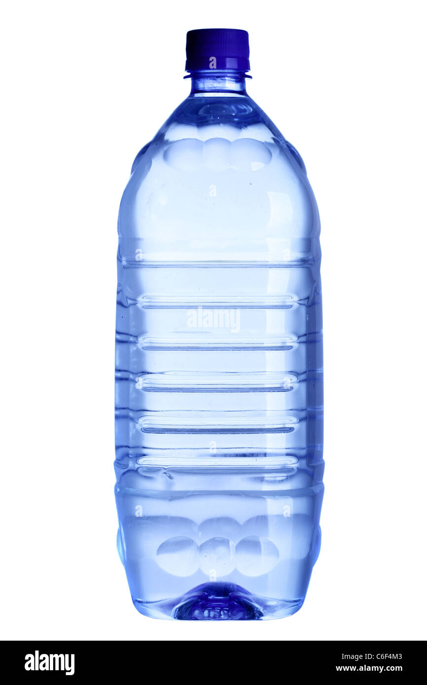 Acqua in bottiglia close-up isolato su sfondo bianco Foto Stock