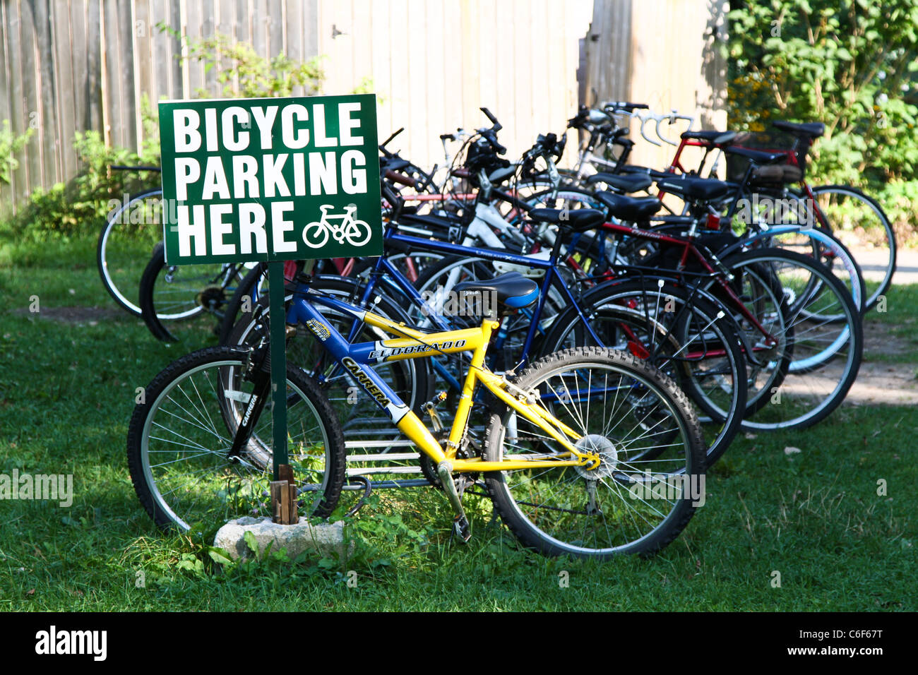Noleggio bici simbolo di parcheggio Foto Stock