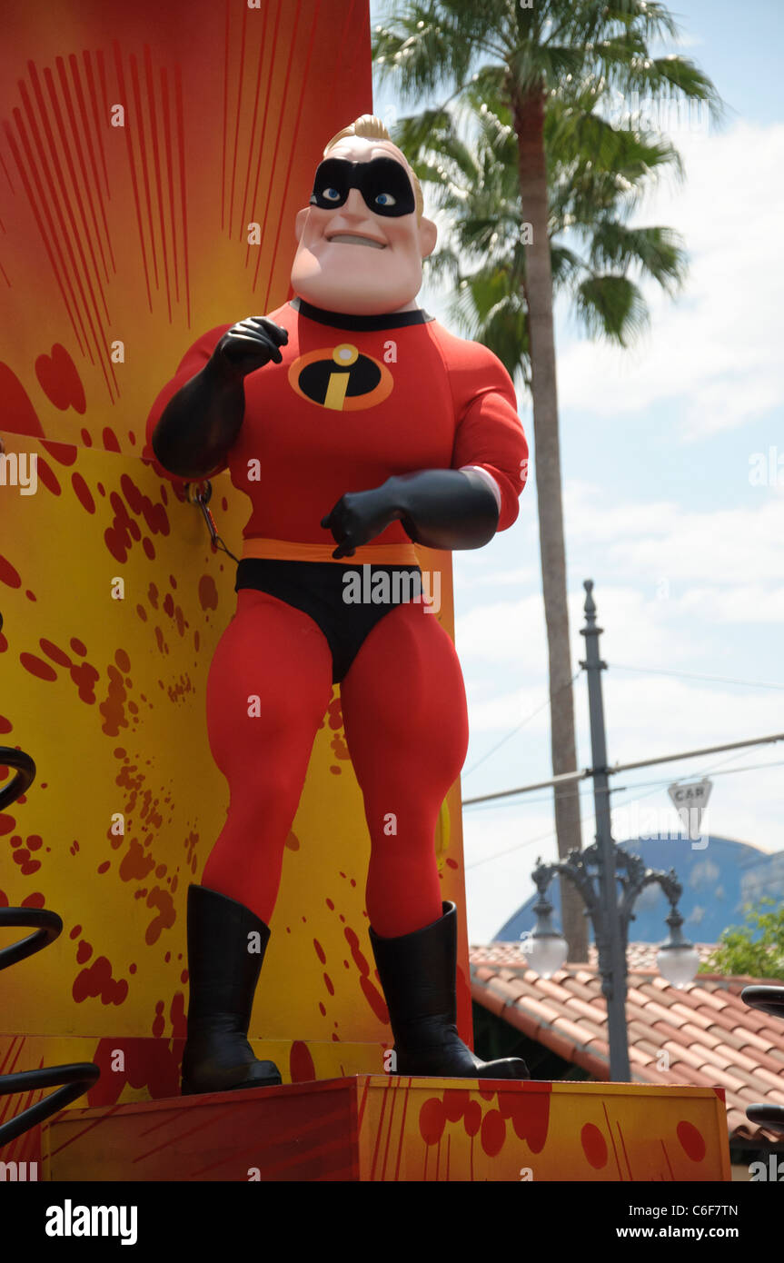 Mr Incredibile il Walt Disney World Resort pixar pals conto alla rovescia per la parata di divertimento studios di Hollywood Foto Stock