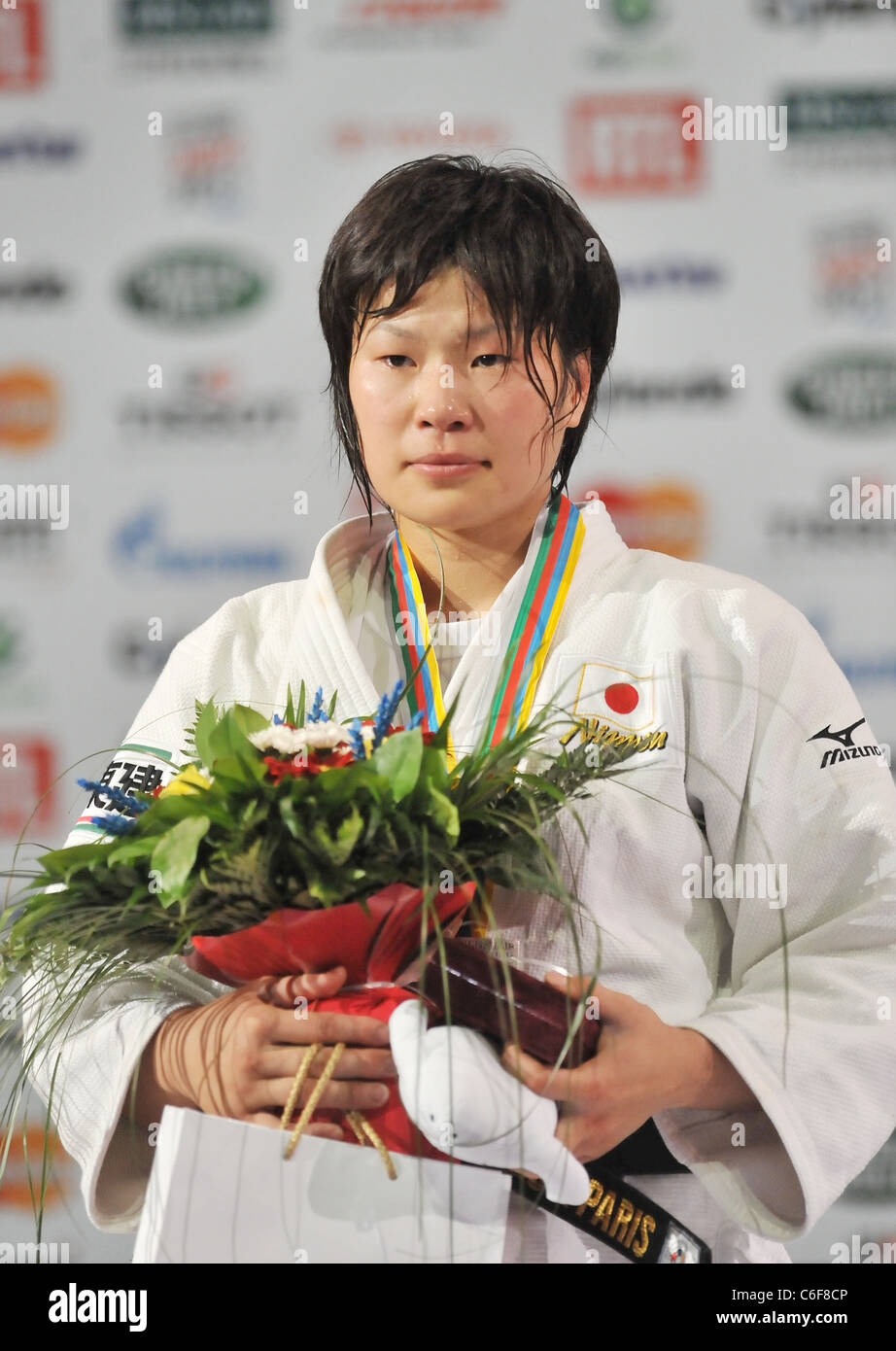 Akari Ogata (JPN) ha ottenuto una medaglia per il mondo dei campionati di Judo Parigi 2011. Foto Stock